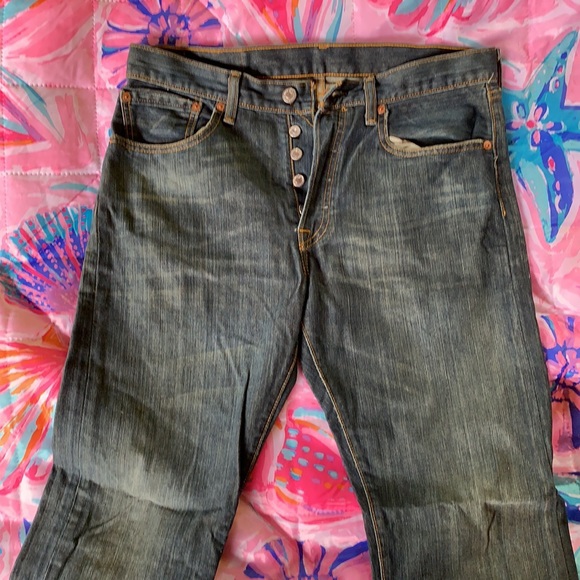 Men’s Levi 501 Original Fit Button Fly - Picture 2 of 4